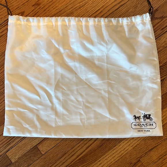 Coach faux snake skin shoulder bag with gold hardware! - Picture 8 of 8